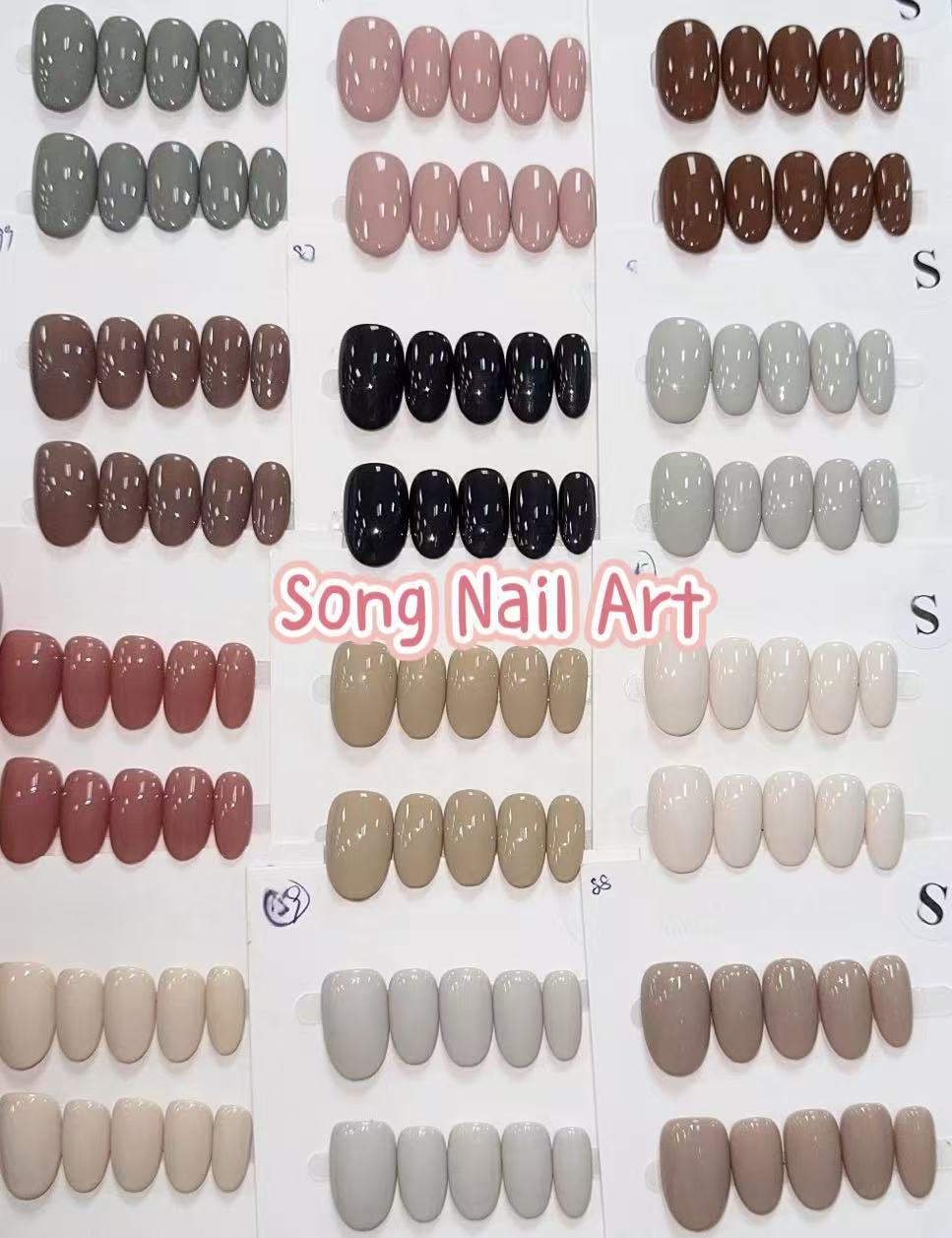 2 Sets Random Clearance Handmade Press On Nails – 20pcs (10 pcs/set) Nail Art